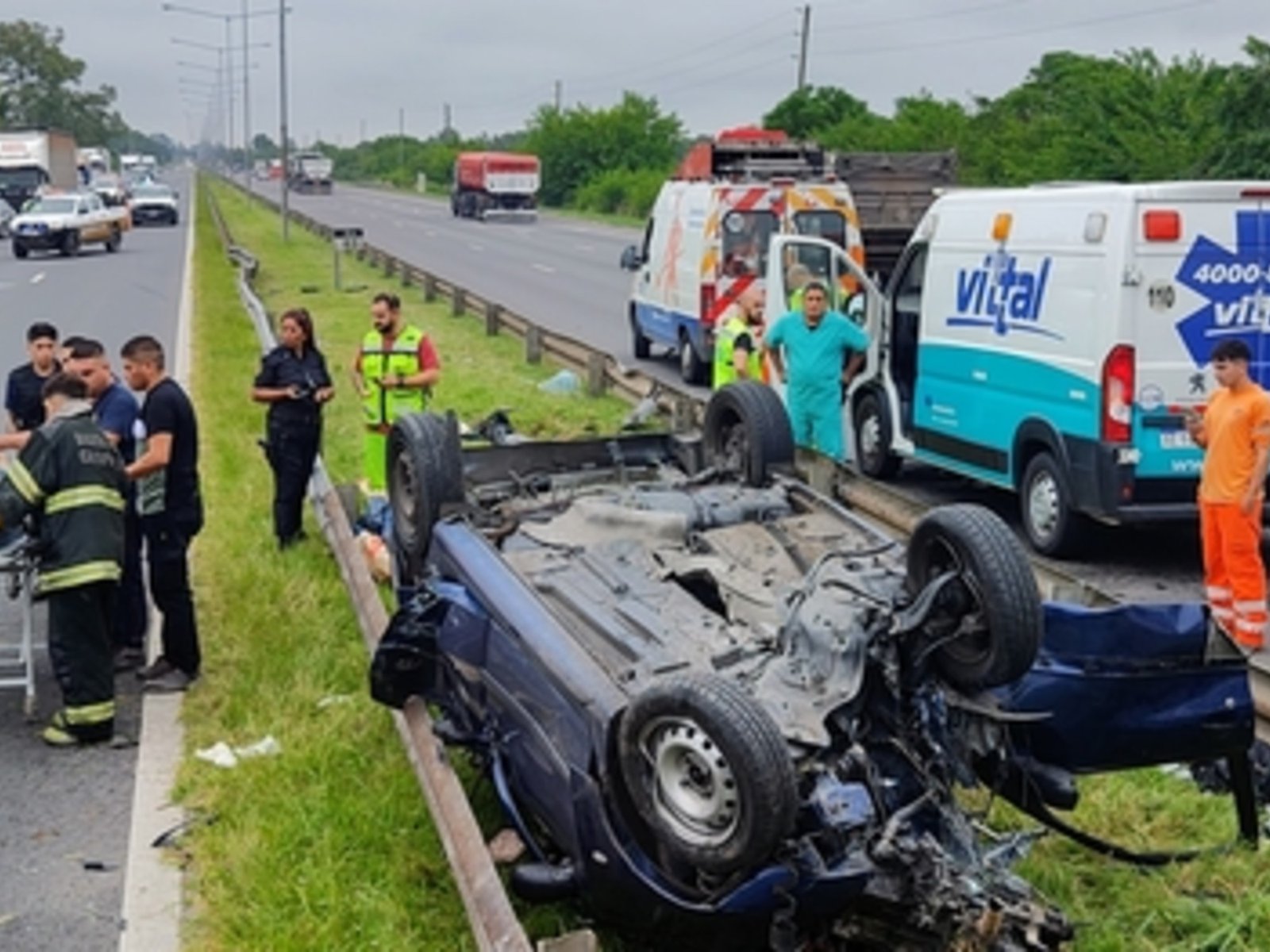 Murió uno de los hinchas de Racing que volcaron con el auto en la Panamericana cuando volvían de Paraguay