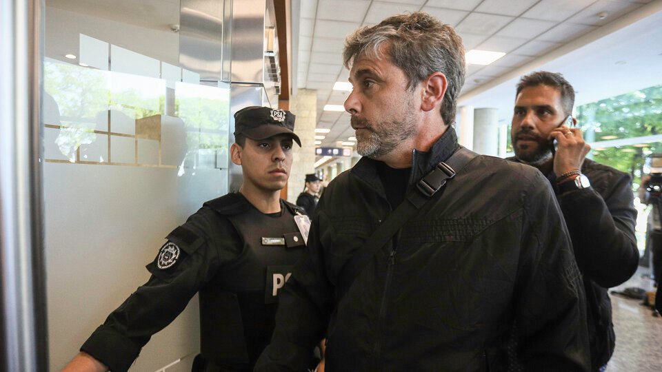 Nuevo cuarto intermedio: los pilotos resisten la embestida privatizadora de Javier Milei | Tras más de seis horas de reunión, fracasó la negociación