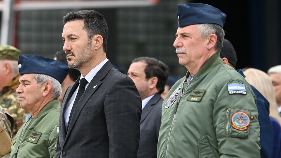 Otra baja para el gobierno de Milei: los detalles de la remoción del jefe de la Fuerza Aérea | La versión de Luis Petri y la sospecha de una puja de poder en las FFAA