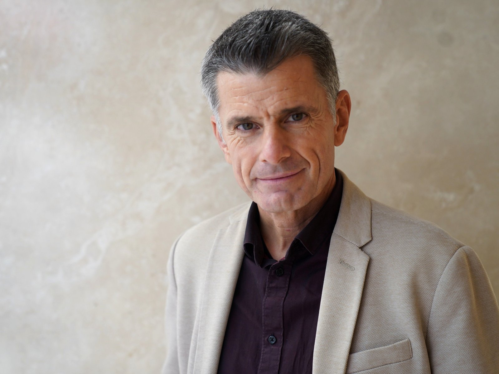 Pedro Olalla reflexiona sobre los mitos griegos y los efectos sociales de la crisis en Grecia