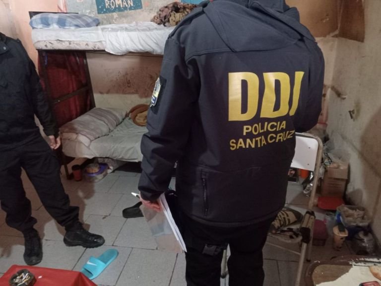 Policía allanó cárceles de Río Gallegos, Pico Truncado y Deseado por “estafas tumberas”