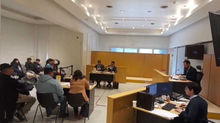 Por allanar sin permiso y detener y golpear a un menor de edad, 3 policías del Chubut fueron condenados 4 años después