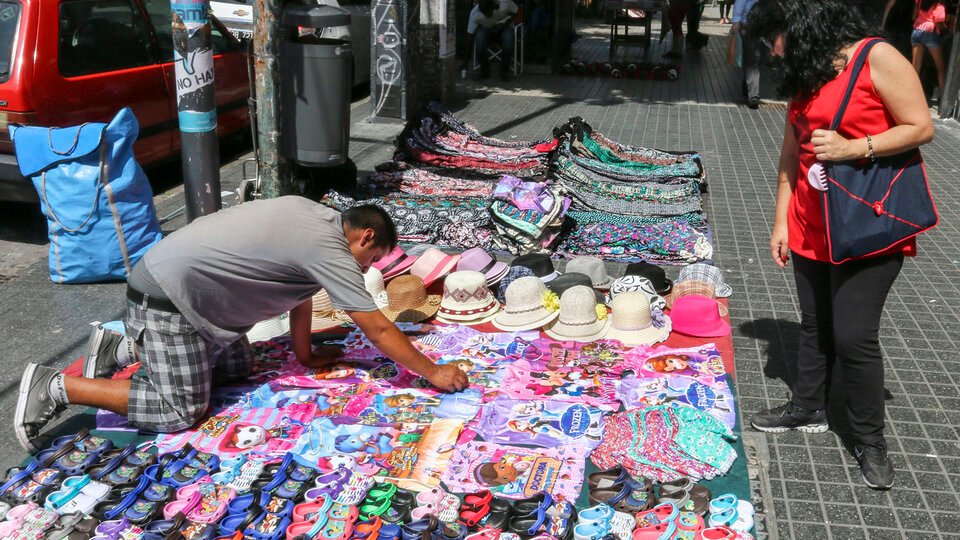 Presentan un proyecto para defender el trabajo de vendedores ambulantes y puesteros | La UTEP propone modificar la Ley de Marcas 