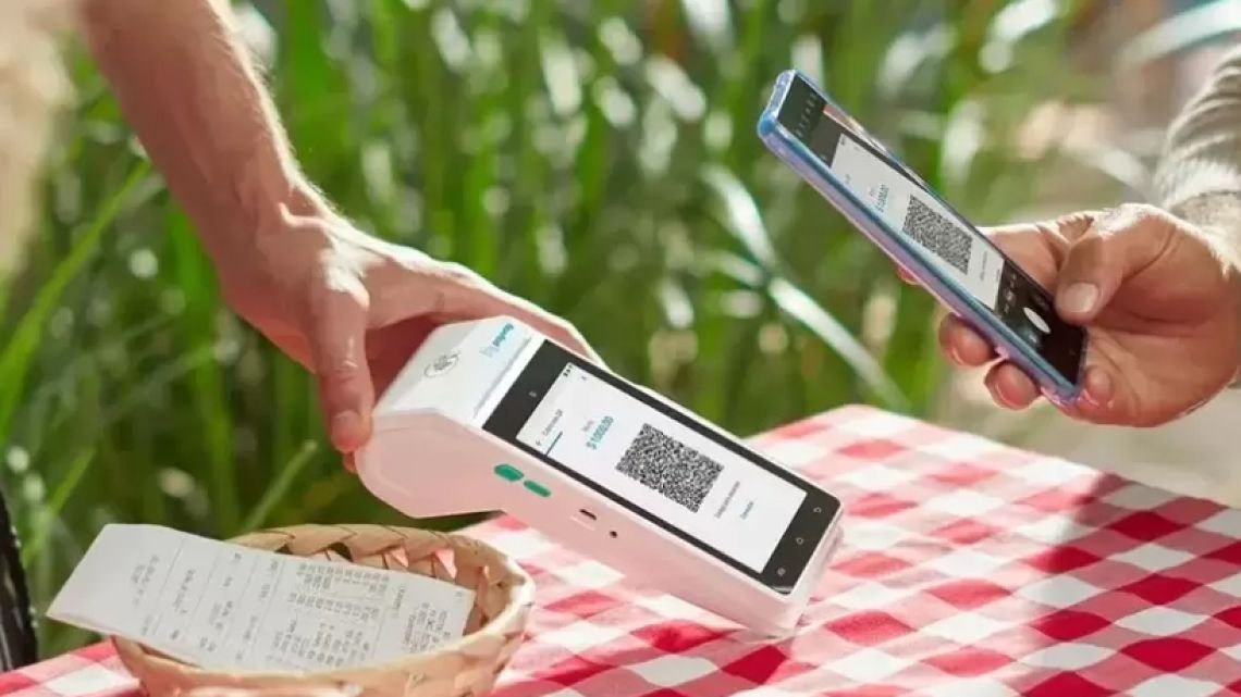 Propinas digitales: cómo funciona el pago con medios electrónicos que rige desde hoy