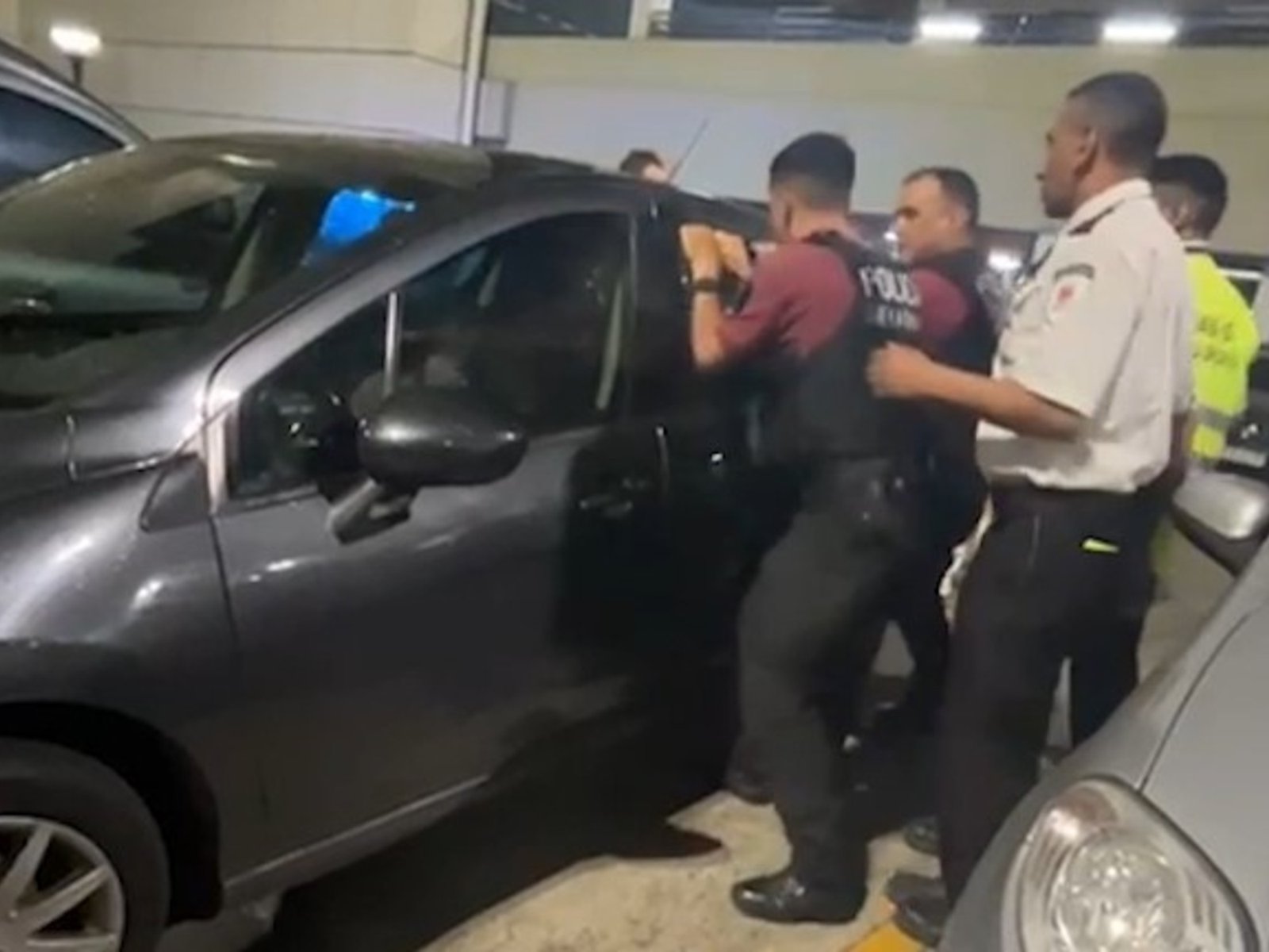 Rescataron a una nena de 4 años que estaba encerrada dentro de un auto en un shopping de Villa Devoto