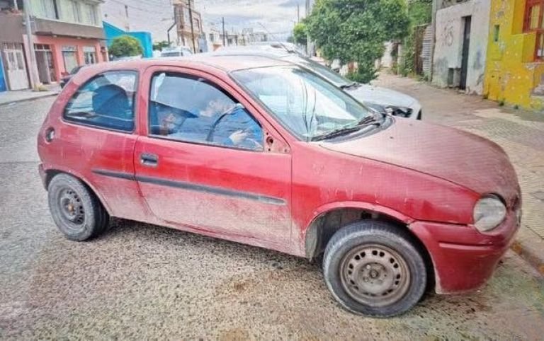 Roban un Corsa en pleno barrio La Floresta