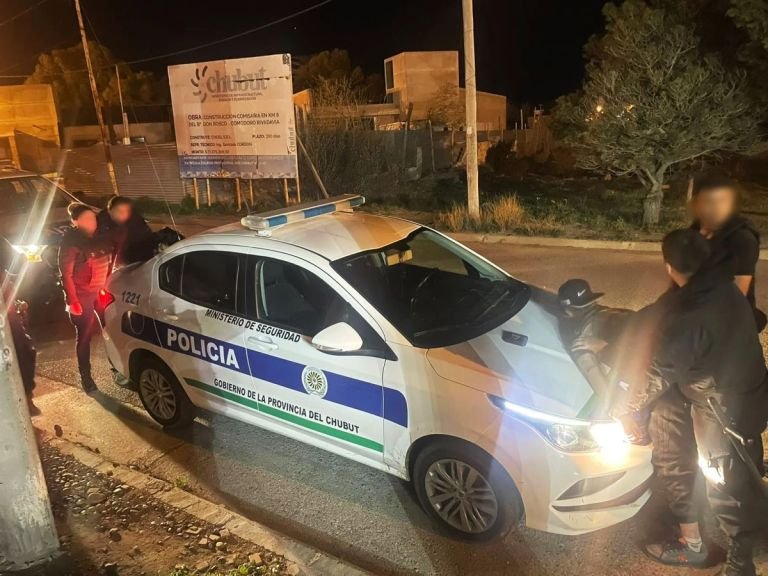 Robaron dos celulares en una cervecería de Km.8 