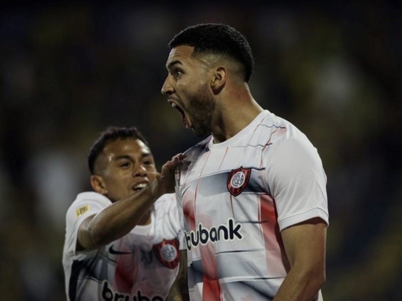 San Lorenzo fue de las lágrimas de Miguel Ángel Russo a la euforia por el golazo de Nahuel Bustos y se llevó un triunfazo de Rosario Central