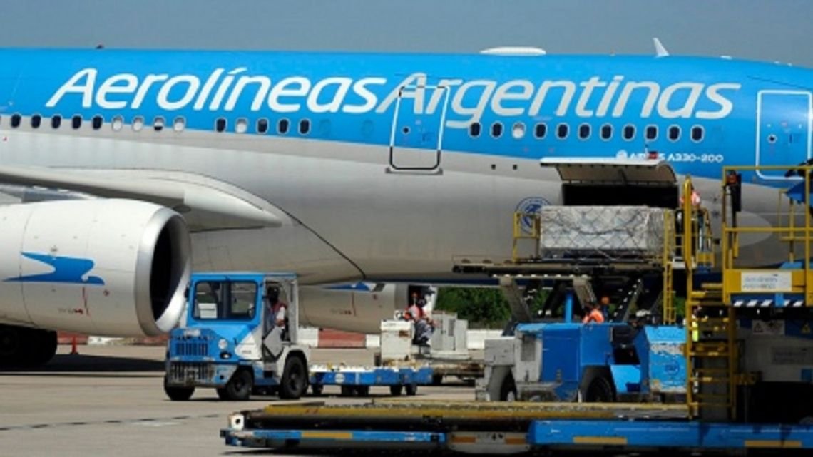 Si no se privatiza “vamos a terminar con la compañía”: el Gobierno va a fondo por Aerolíneas Argentinas