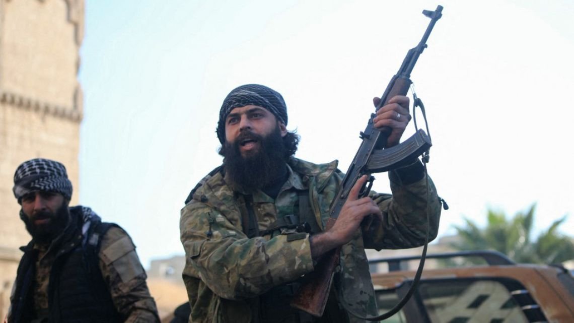 Siria: yihadistas de Al Qaeda avanzan en Alepo y aviones de Rusia intentan detenerlos