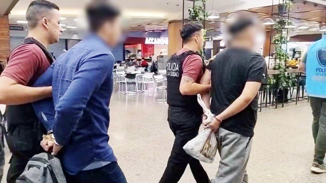 Tras ser detenidos y procesados, expulsan a cinco delincuentes chilenos