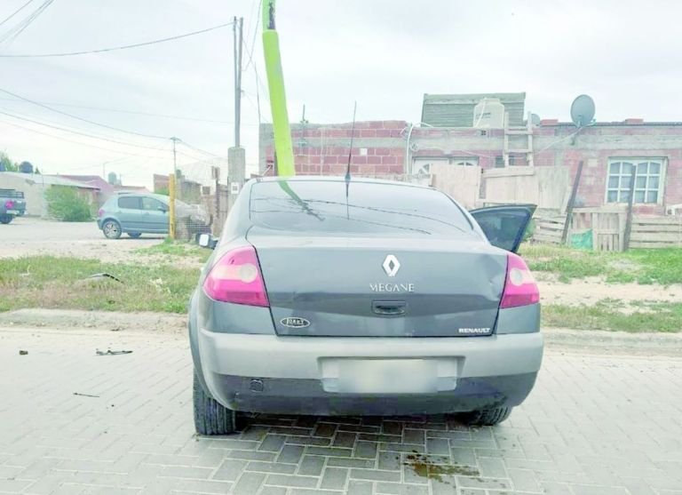 Un Megane se estrelló contra una palma de alumbrado público y su conductor falleció