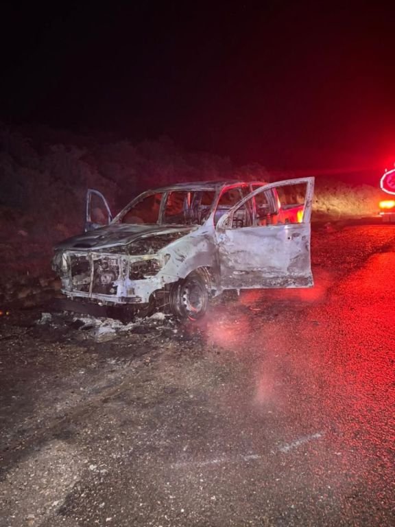 Una mujer y su bebé logran bajarse de la camioneta antes de incendiarse