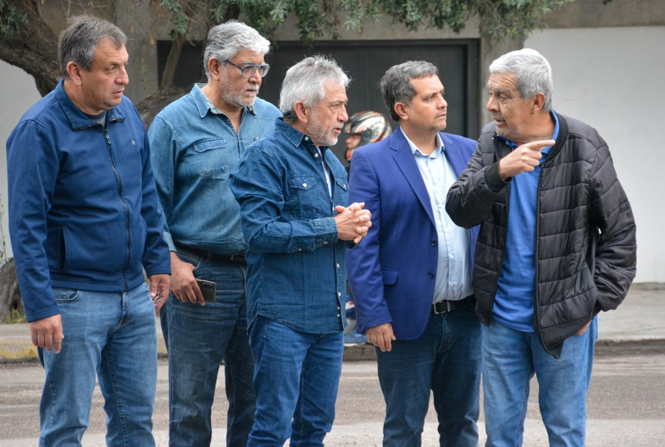 Avanzan Trabajos de Bacheo en Calles del Barrio Hospital Sector 1