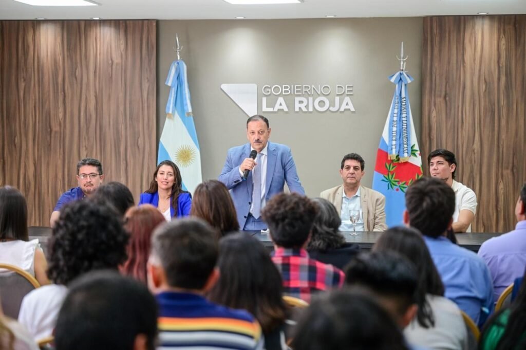 Quintela instó a las juventudes de la provincia a debatir ideas