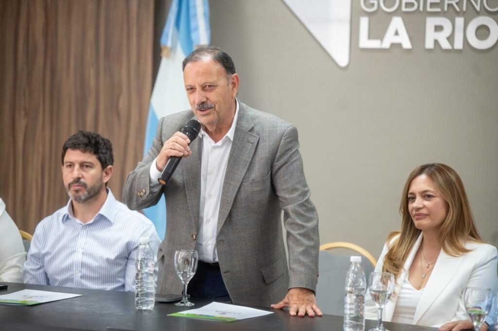 Quintela encabezó la firma de un convenio de cooperación del programa TecnoEmpleo