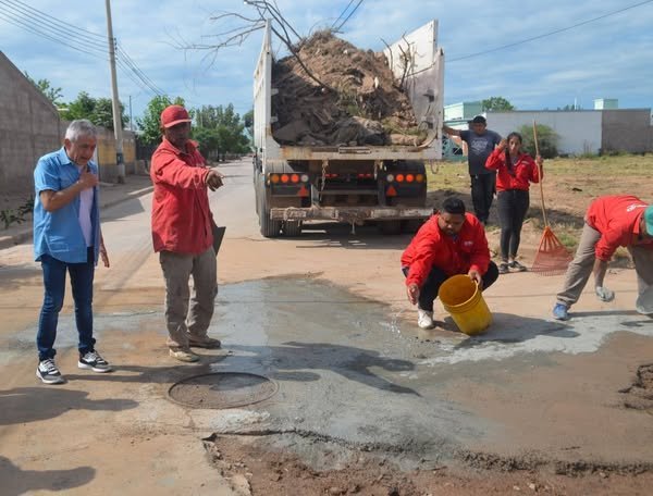 Barrio Argentino: desmalezamiento, barrido, alumbrado público y bacheo