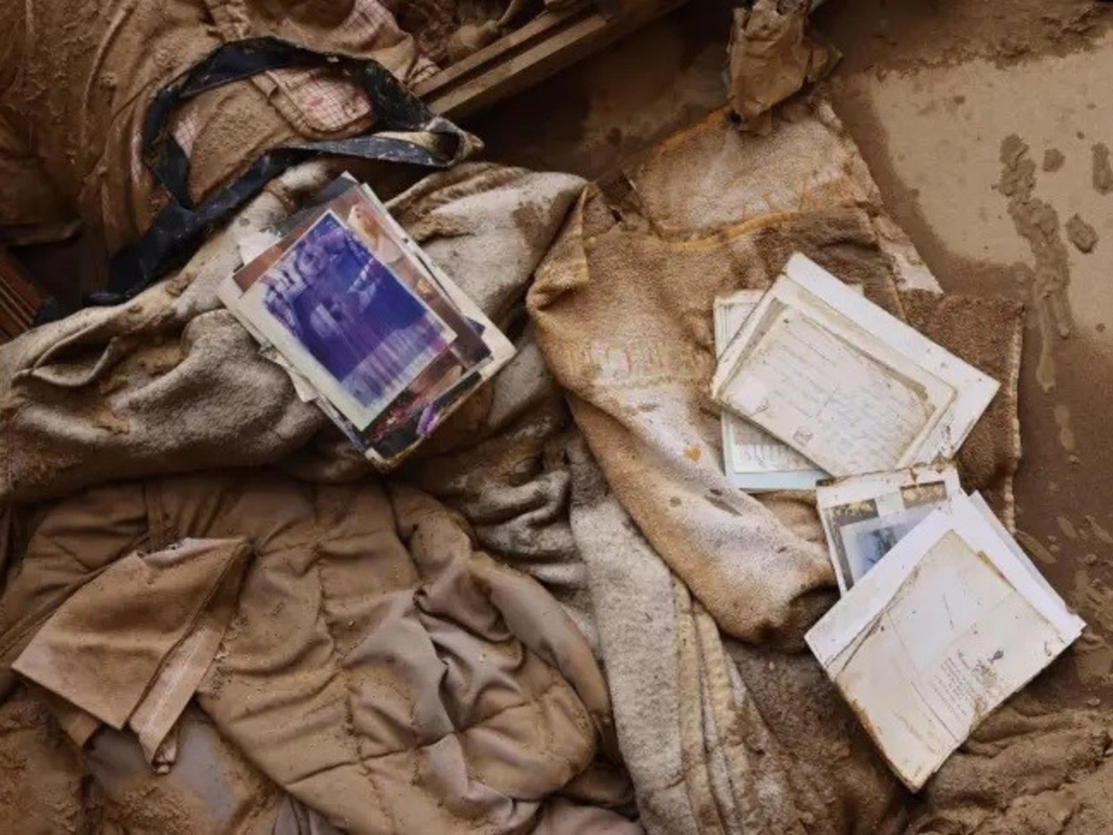 buscan salvar archivos históricos y patrimonio anegados por el temporal