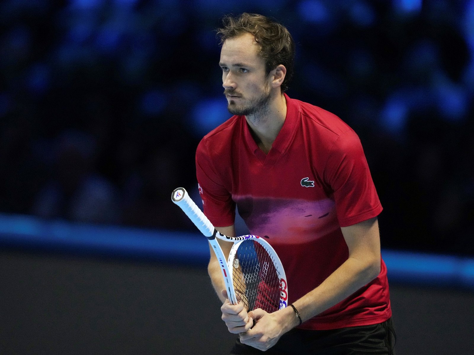 devolución con el mango de la raqueta y victoria de Taylor Fritz