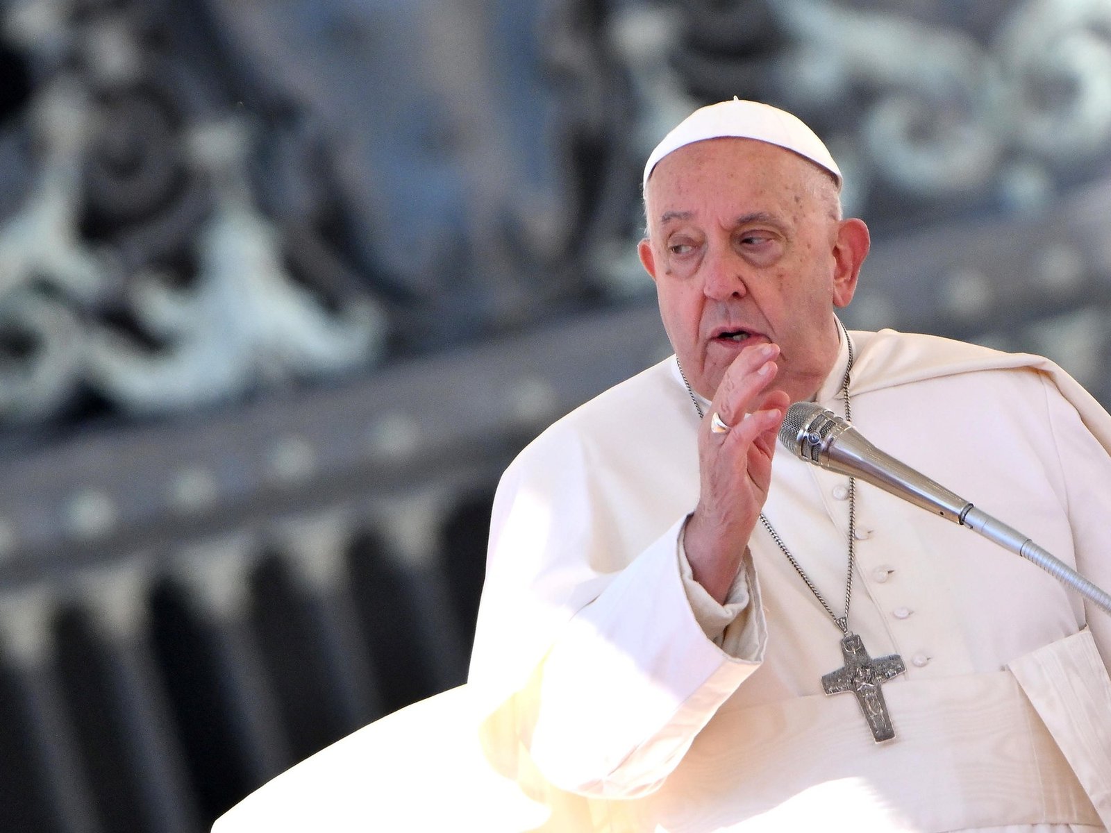 el Papa pidió a los gobiernos que “no sean cómplices” de instigar a la ludopatía