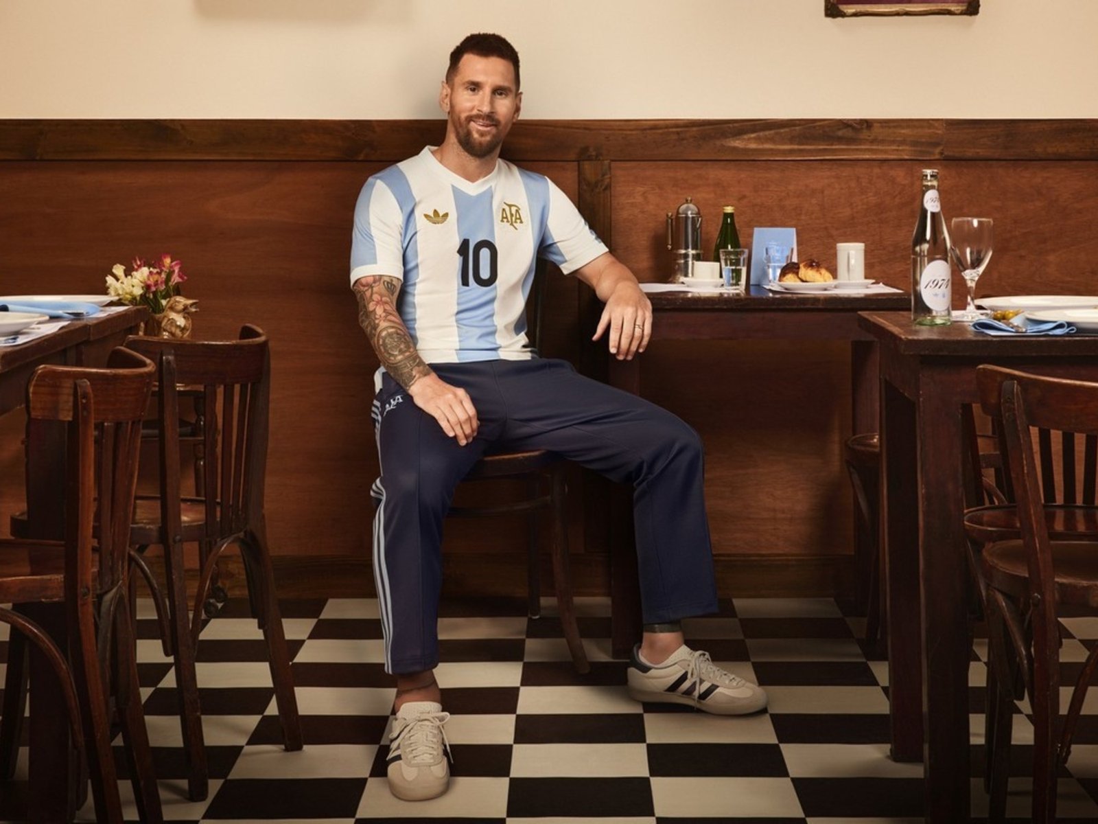 el espectacular video de presentación con actuación de Messi, Dibu Martínez y el resto de la Scaloneta