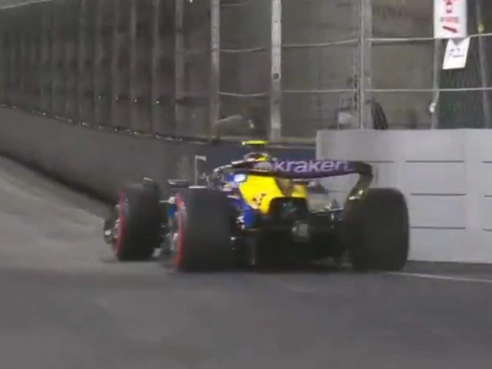 el reto de los comisarios, el enojo de Sainz y Ferrari y el golpazo que evitó a puro muñecazo