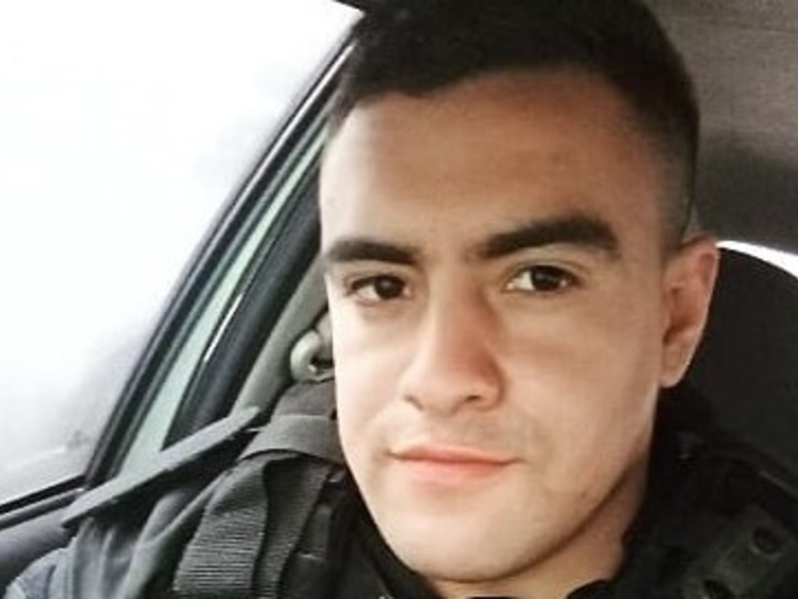 fue a una capacitación de tiro, su instructor lo baleó en el cuello e intentó escapar