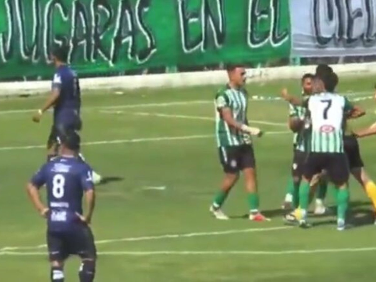 ganó después de que a Germinal le anularan un gol por un offside que no fue