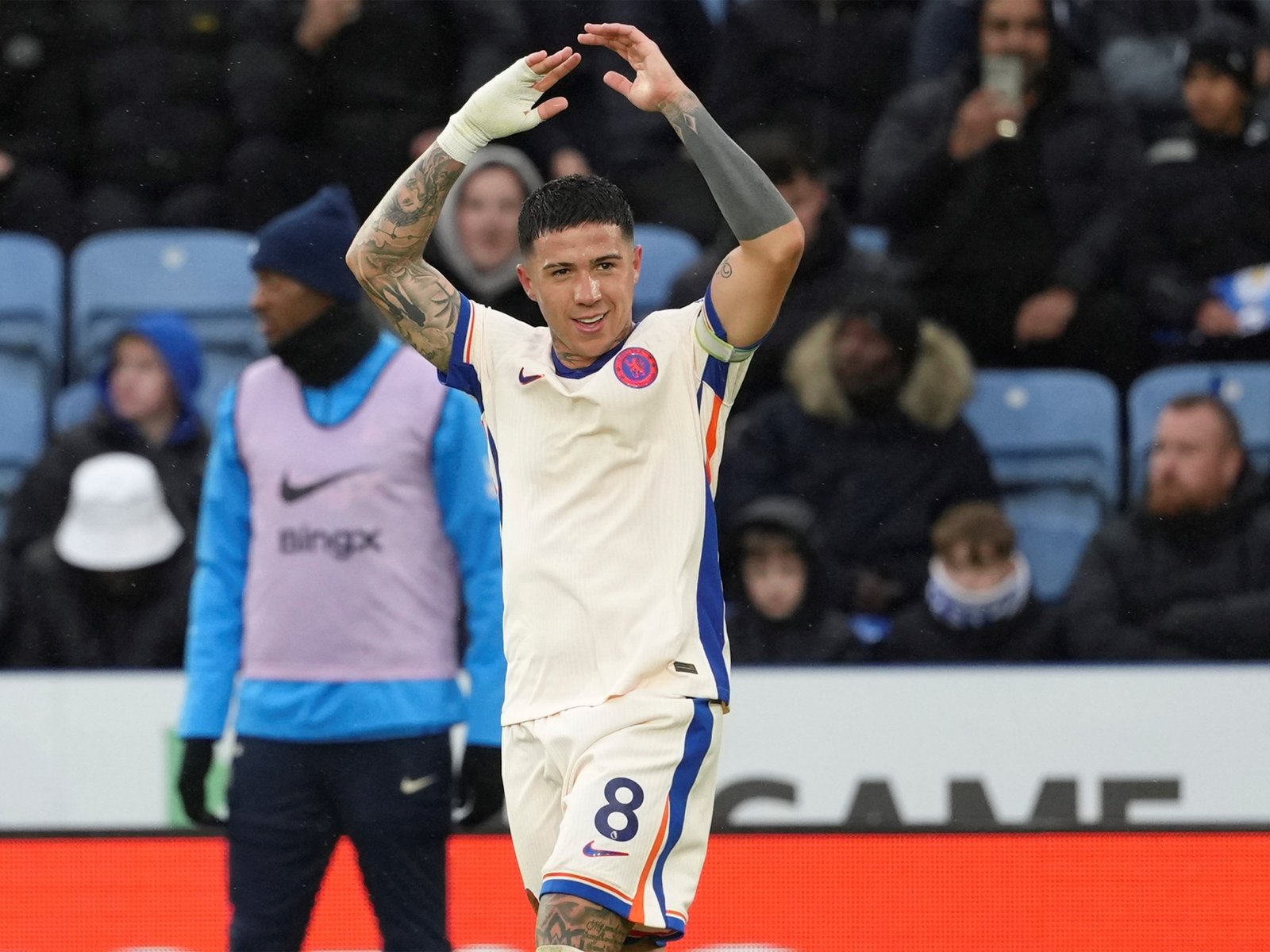 gol y asistencia para el triunfo sobre Leicester