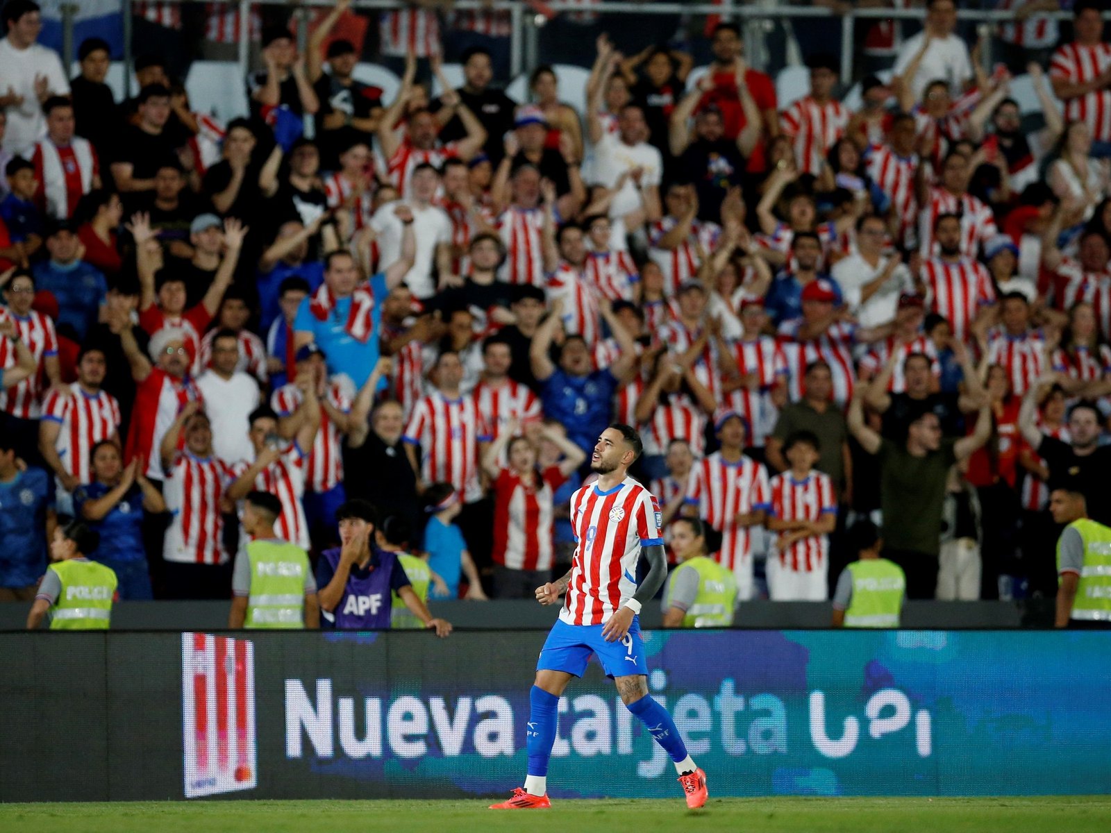 la descomunal chilena de Tony Sanabria que dejó sin chances a Dibu Martínez en Asunción