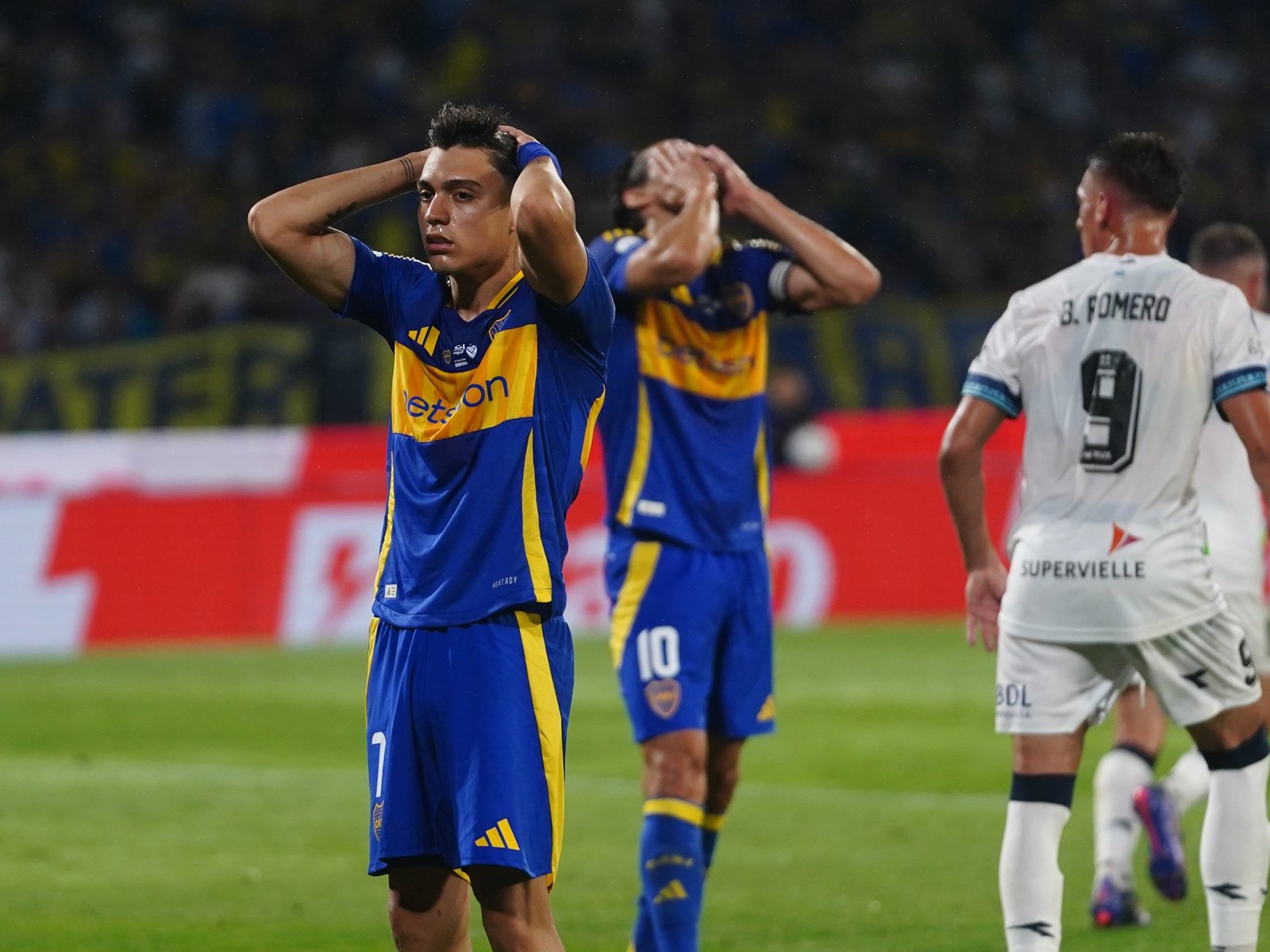 la eliminación de la Copa Argentina cerró un camino, pero Vélez puede ayudarlo