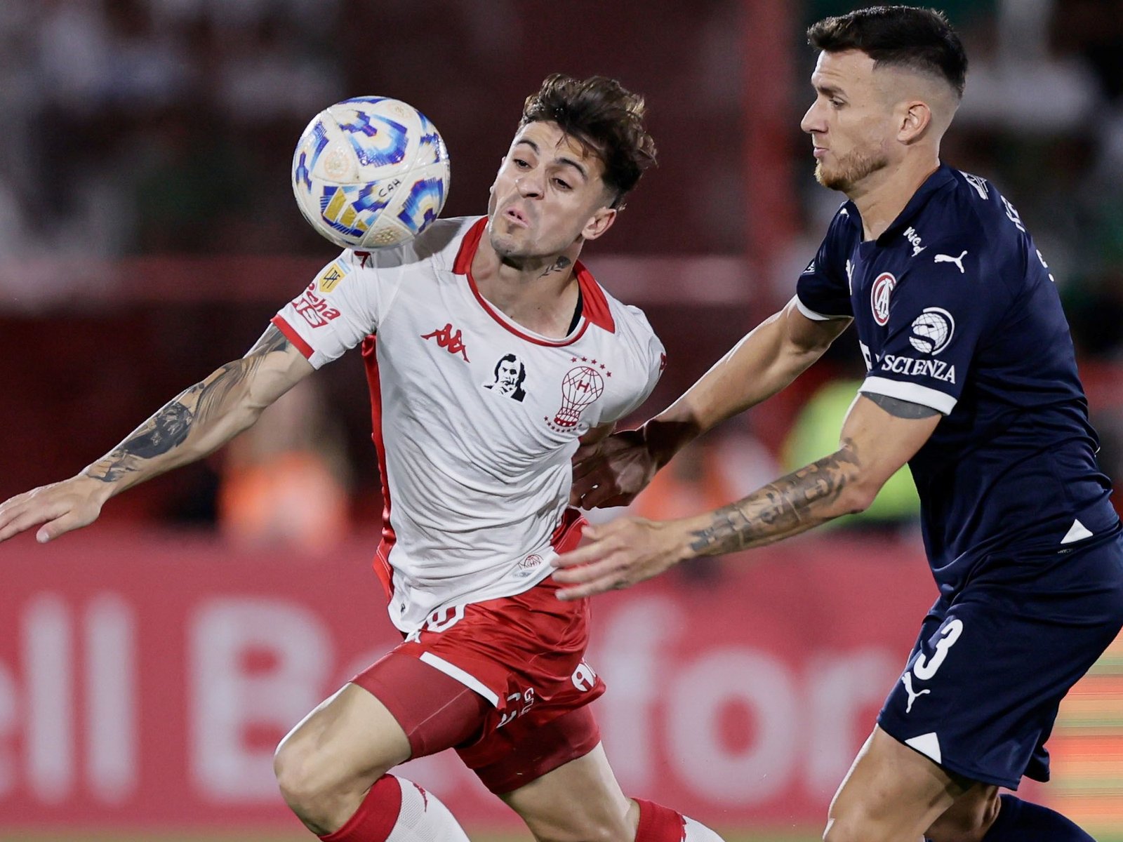 le ganó a Independiente en un partido de dientes apretados y le volvió a meter presión a Vélez