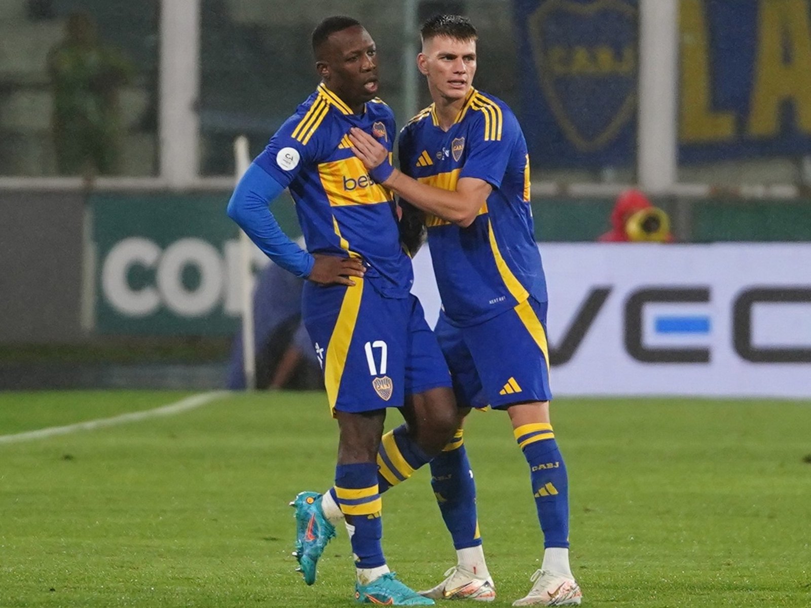 lluvia de reprobaciones y otra roja infantil de Advíncula