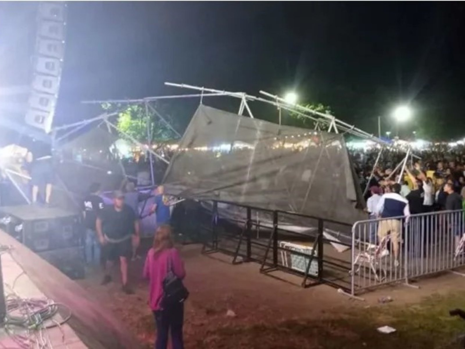 murió una mujer al caer una estructura metálica por el temporal de viento en Santa Fe