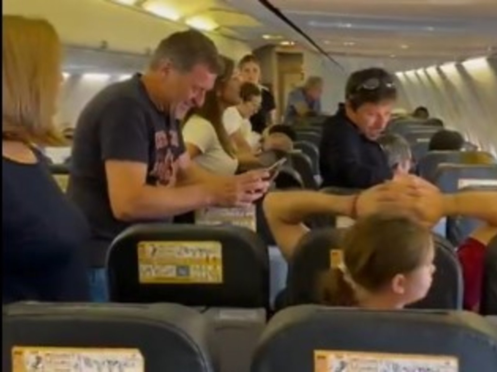 pasajeros de un vuelo a Bariloche quedaron casi dos horas “atrapados” en el avión