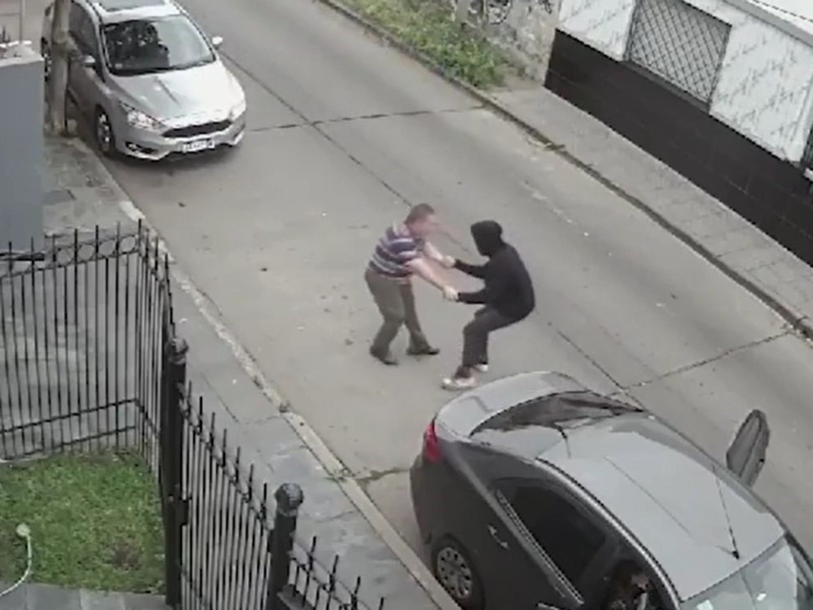 periodistas de Telefé y Canal 9 fueron asaltados cuando iban a cubrir un robo piraña en Morón