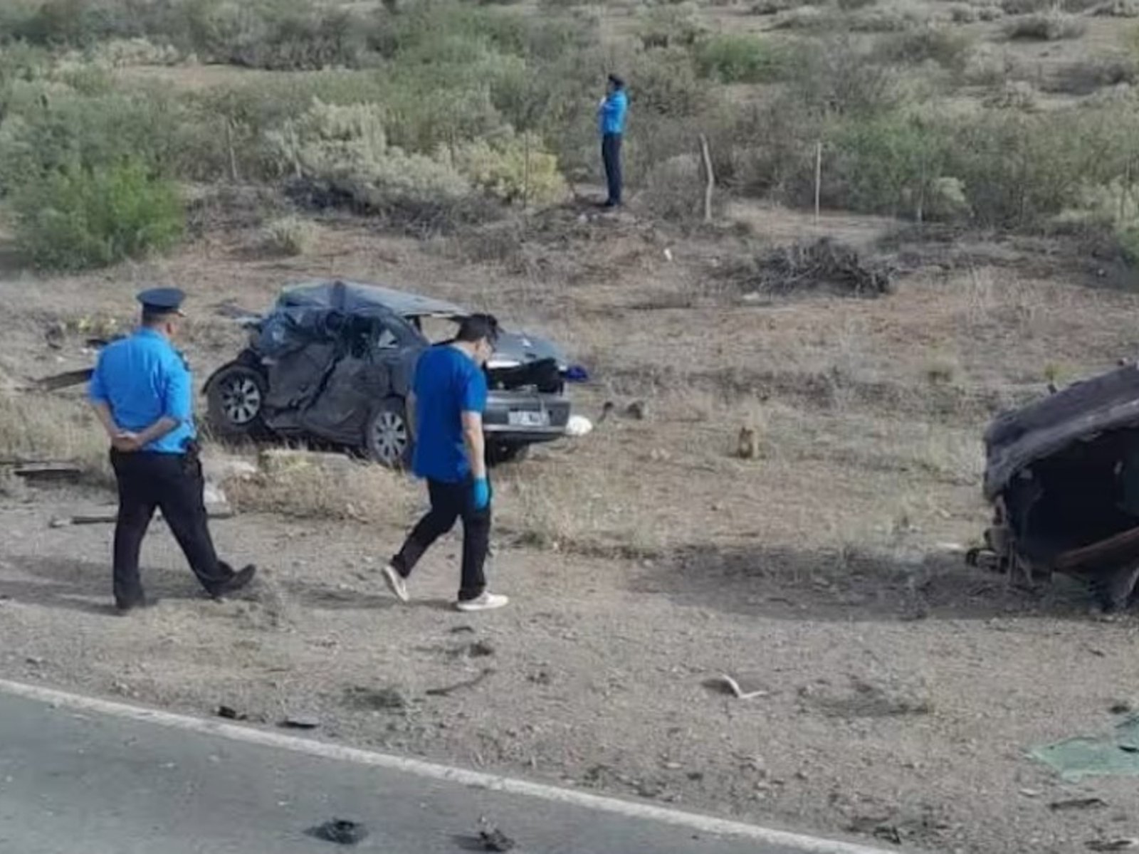 se cruzó de carril e impactó de frente con otro auto