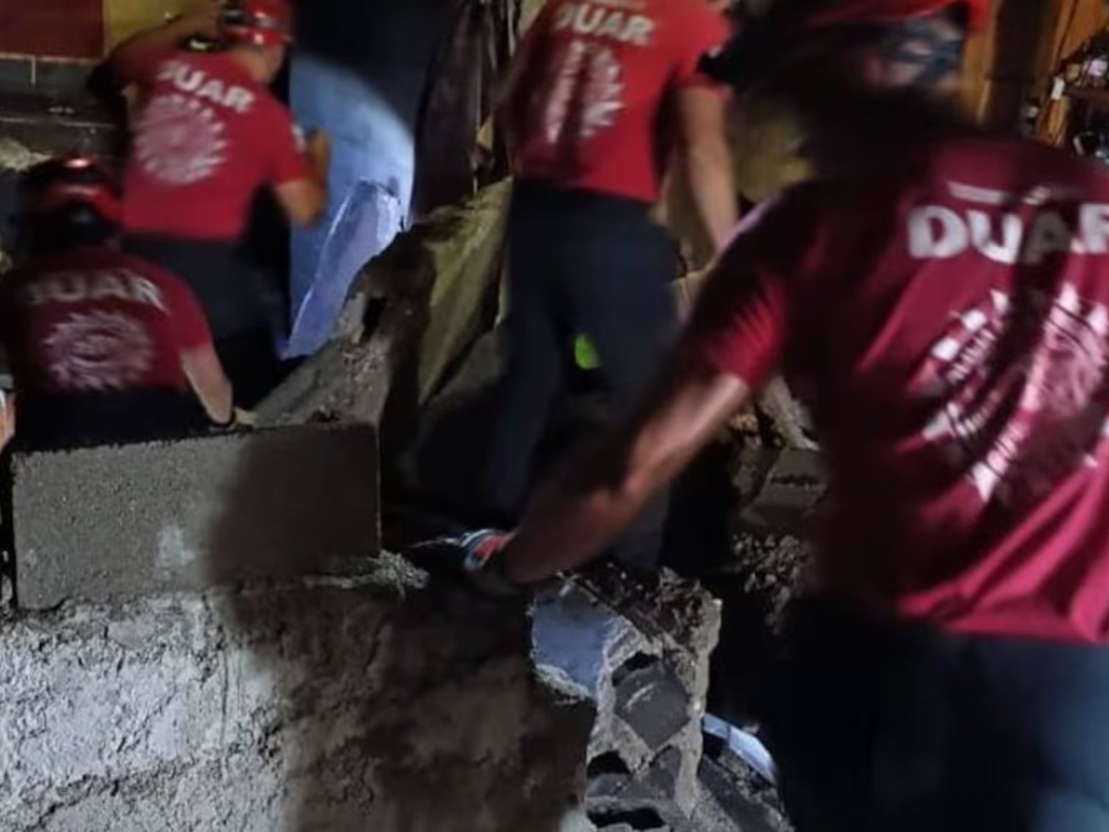 se derrumbó el techo de una casa, murió un chico de 13 años y sus hermanos están graves