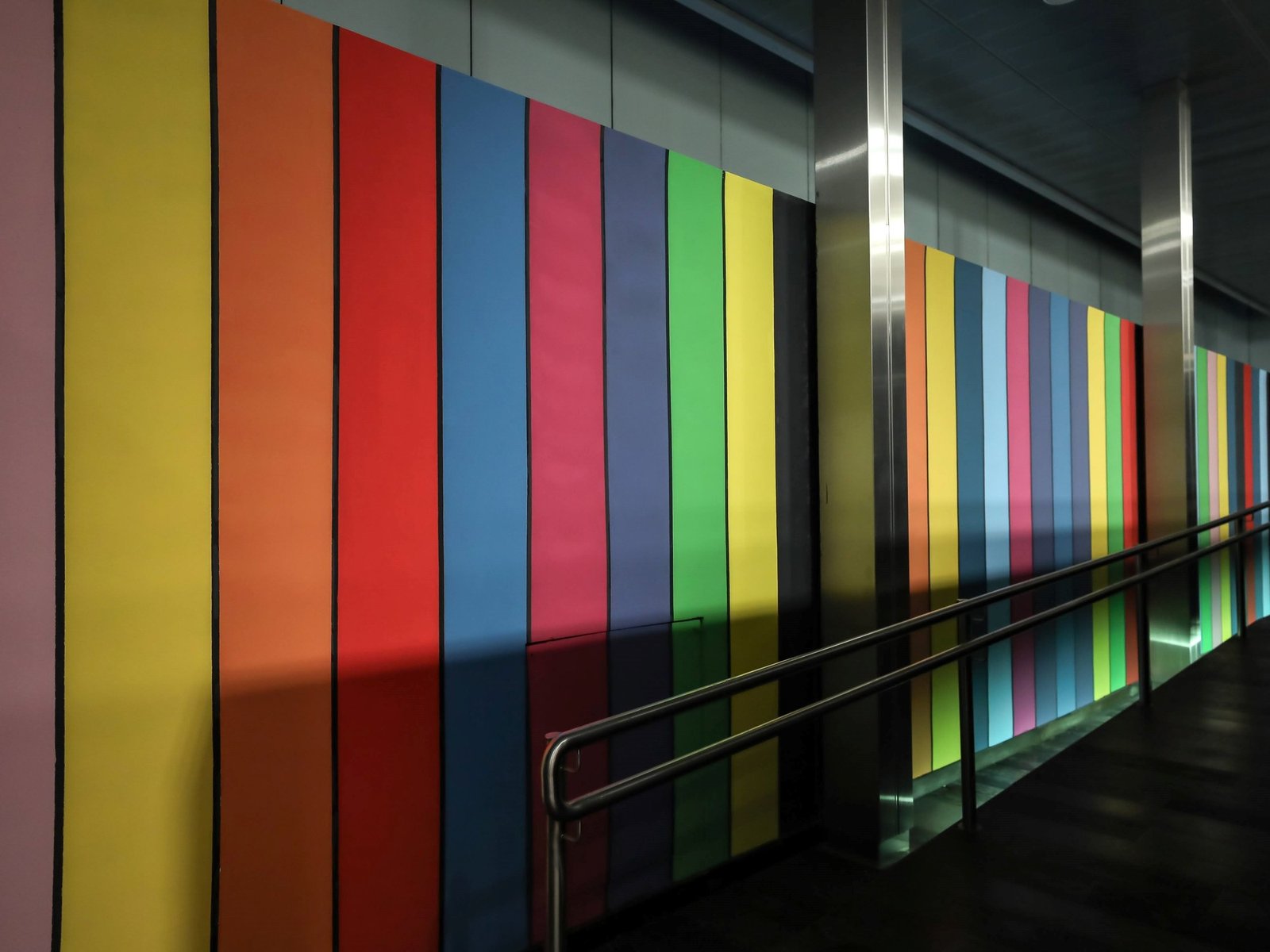 tres artistas argentinas transforman La Gran Lámpara del Palacio Libertad