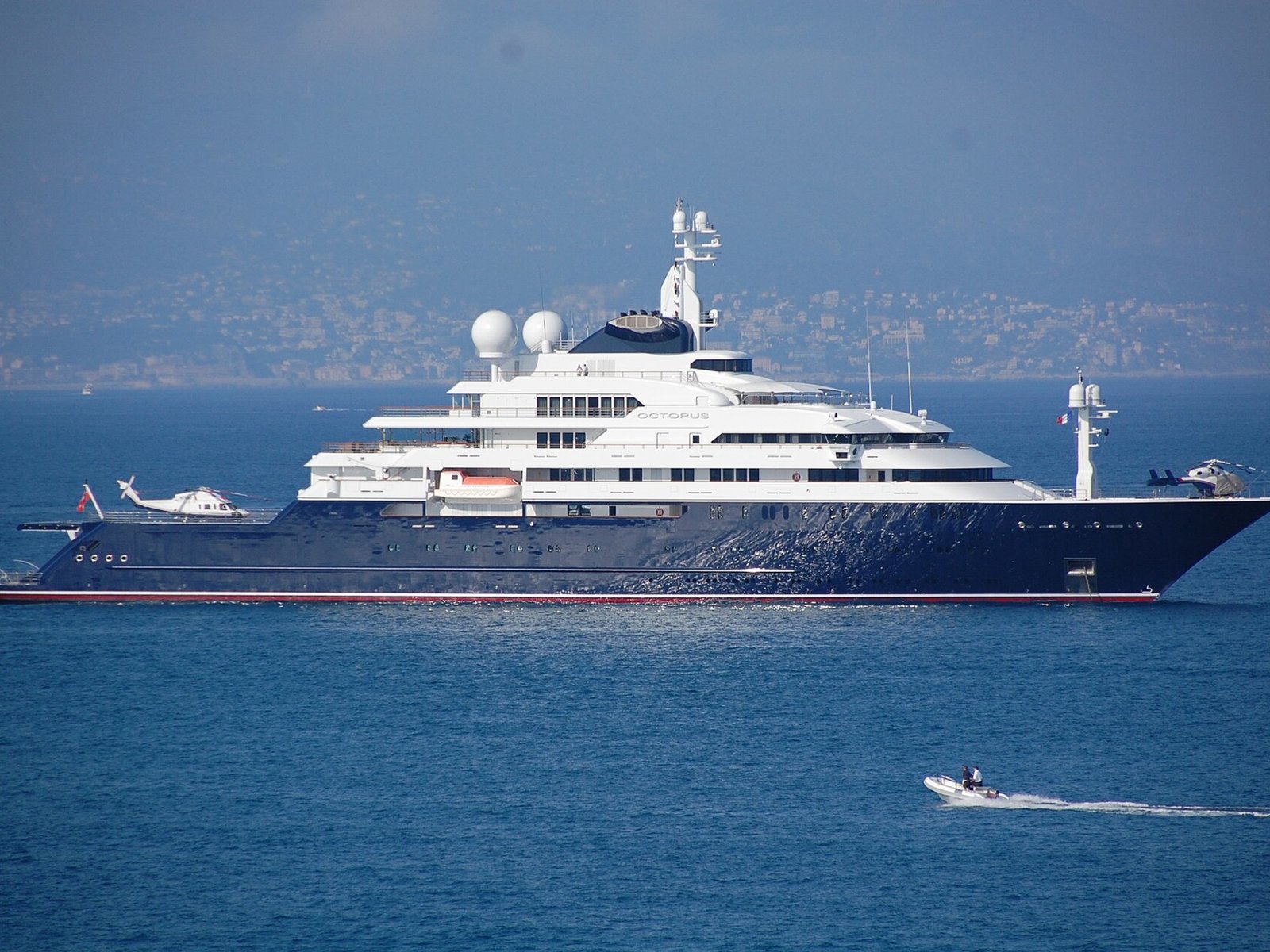 tres yates de ultra lujo flotan por primera vez del otro lado del charco
