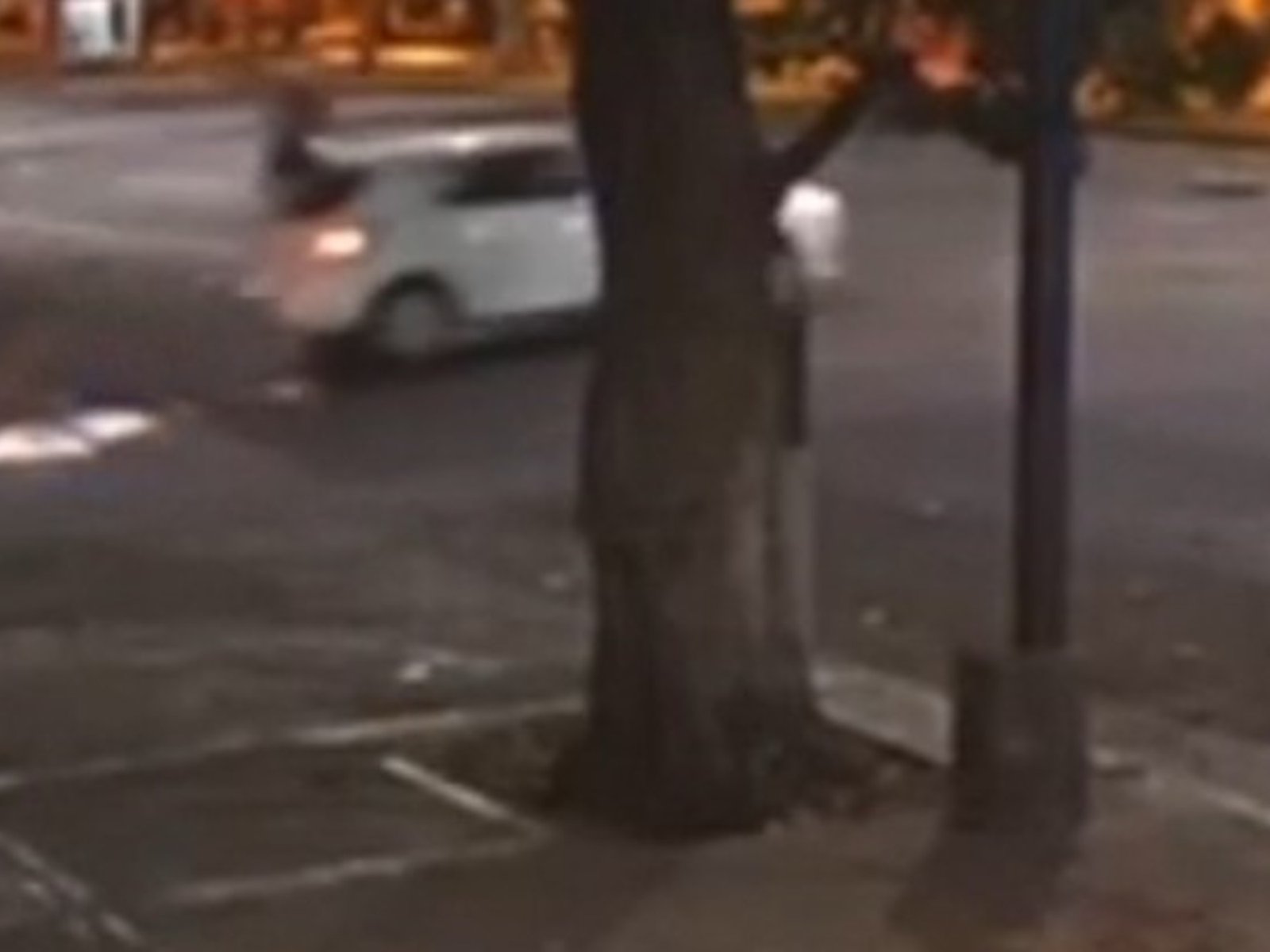 un conductor alcoholizado chocó contra una moto y se escapó