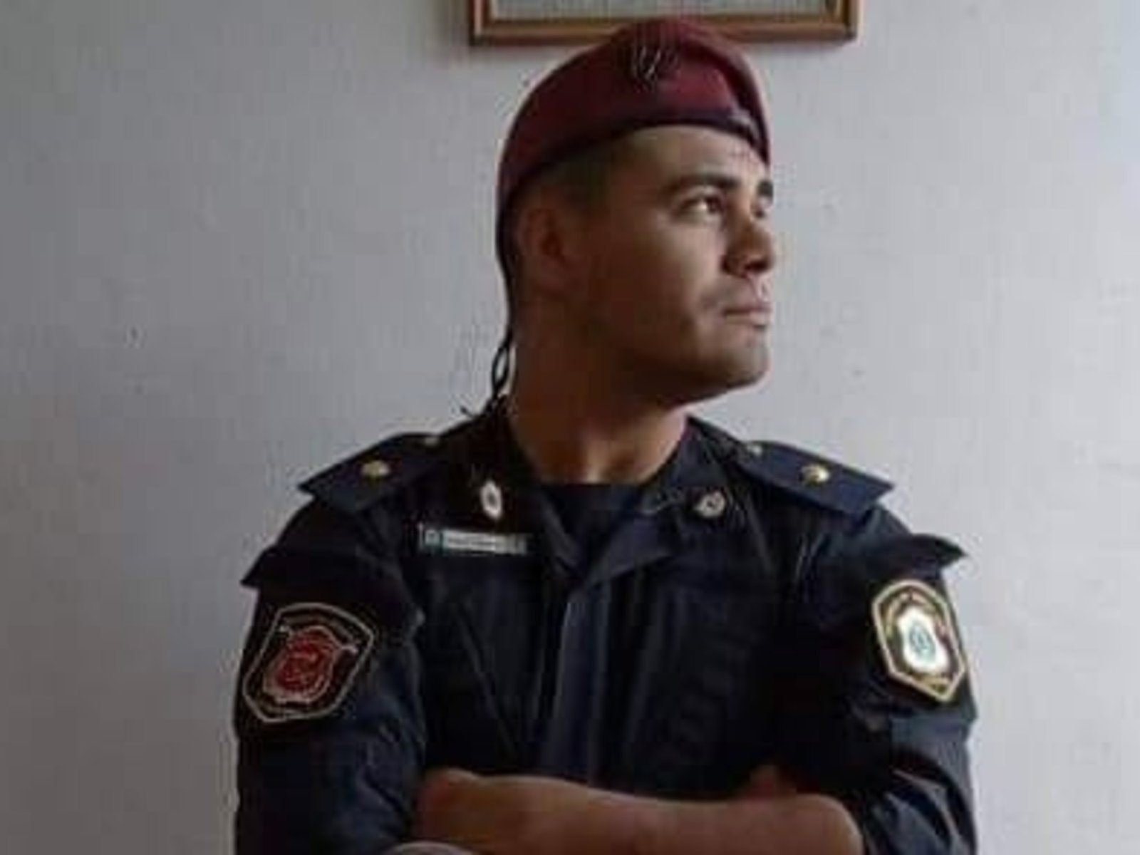 un oficial sigue en coma y perdería un ojo