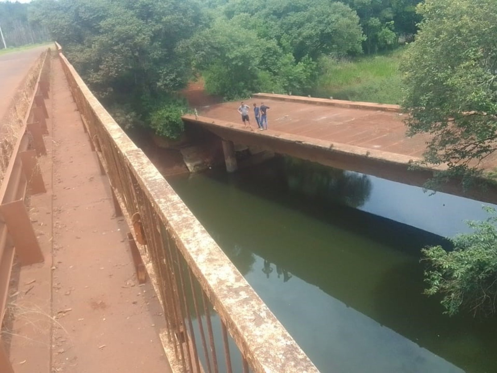 una historia de terror, detrás de la muerte de un hombre y su hija en un arroyo