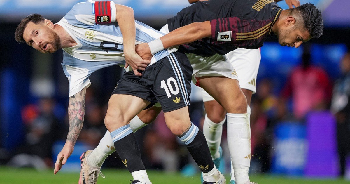 “¿Qué hacés, bobo?”: el tenso cruce entre Lionel Messi y Carlos Zambrano :: Olé