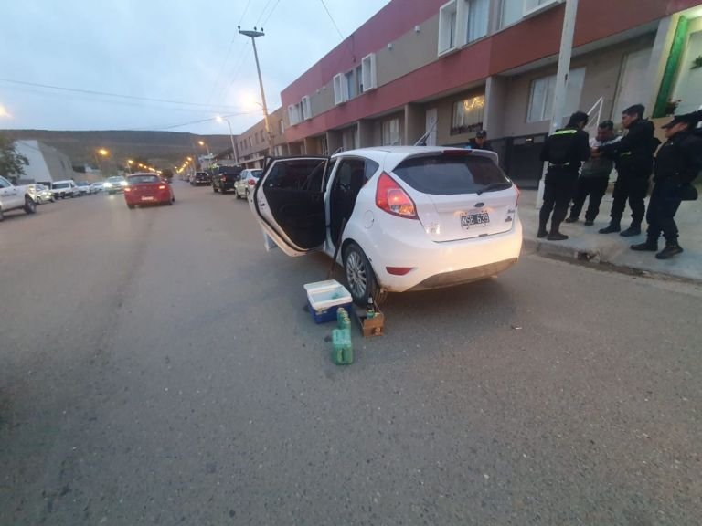 Alcoholemia positiva en Rada Tilly: La policía decomisó bebidas y secuestró el vehículo