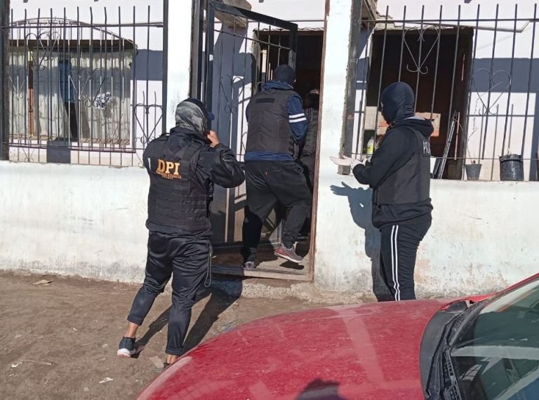 Allanamientos por el intento de homicidio de un joven en barrio Jorge Newbery