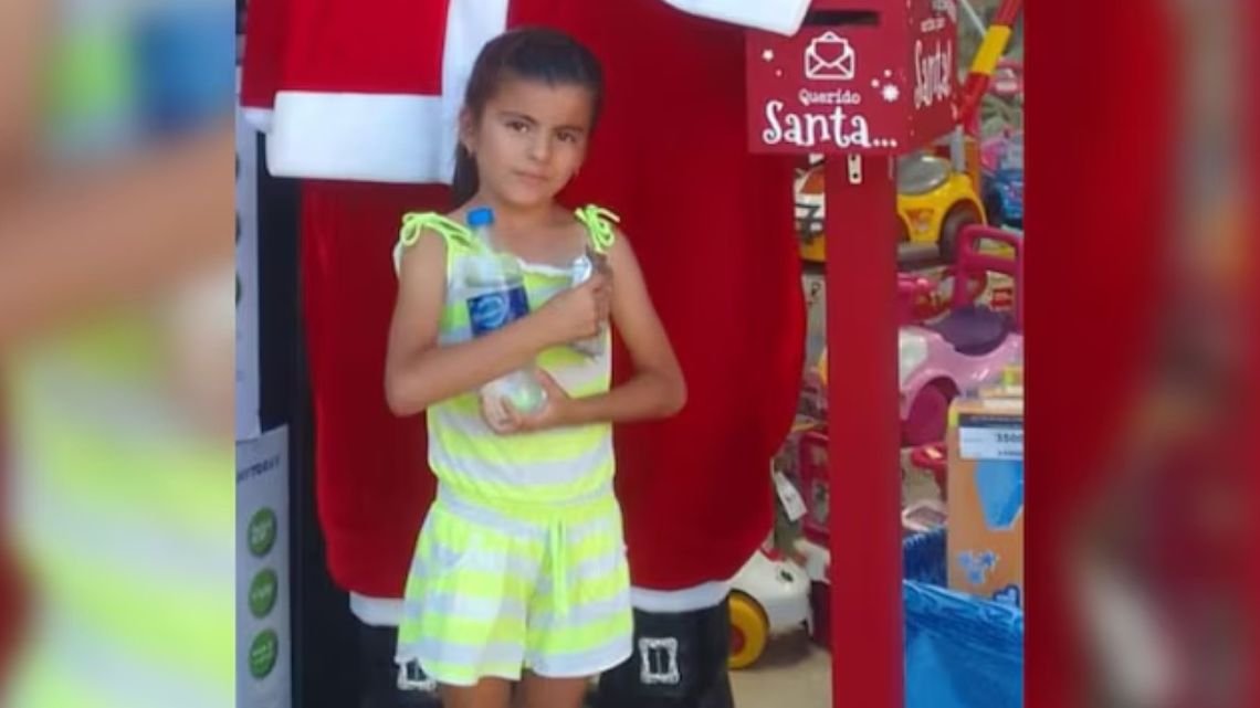 Asesinaron a una nena de 7 años y la encontraron envuelta en una sábana en el placard de su vecino