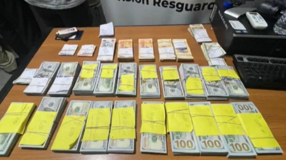 Así fue el momento en el que descubrieron los 200 mil dólares de Edgardo Kueider | Guardados en una mochila