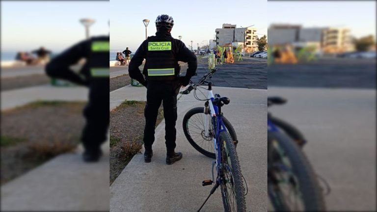 Caleta Olivia: Policías rescatan a tres menores de morir ahogados en el mar