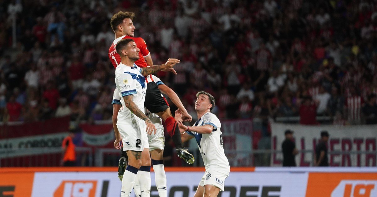Caña de pescar, mojarrita y saque: la especial dedicatoria de Boselli en el primer gol de Estudiantes :: Olé